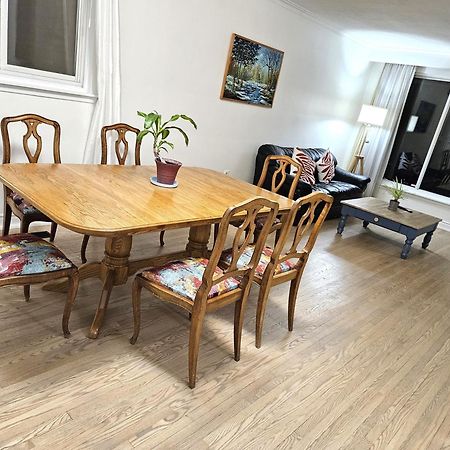 Charming Detached House Near The Airport Lägenhet Mississauga Exteriör bild